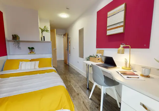 Bronze En Suite Plus room image 1