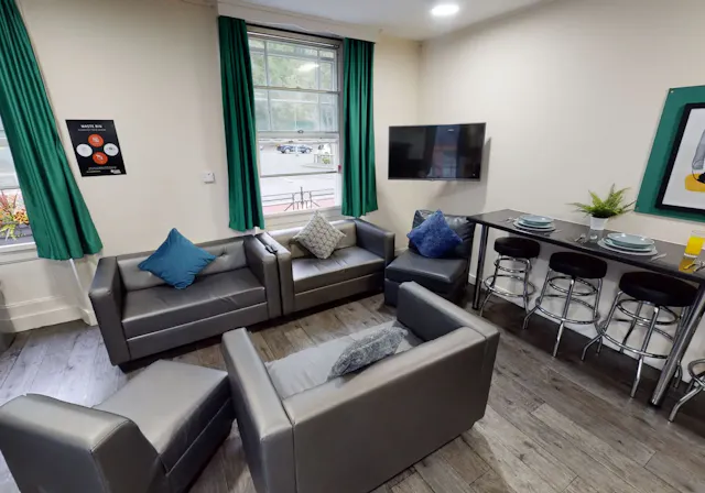 Bronze En Suite Plus room image 4