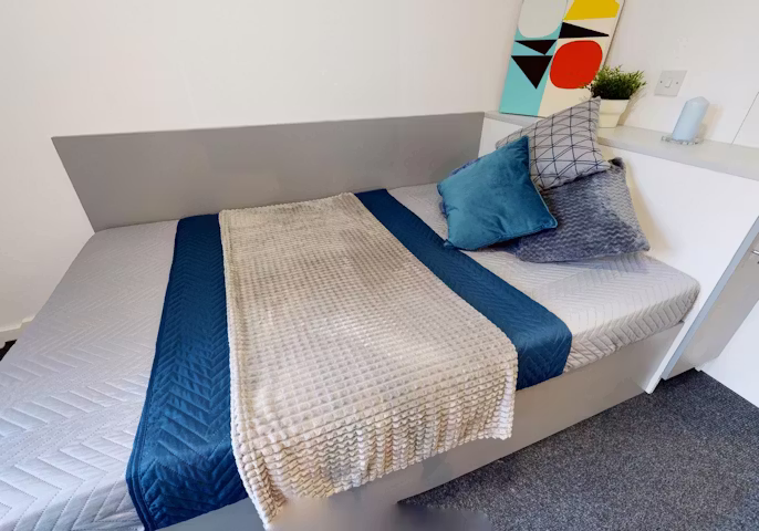 century-square-sheffield-Bronze En Suite Plus-1