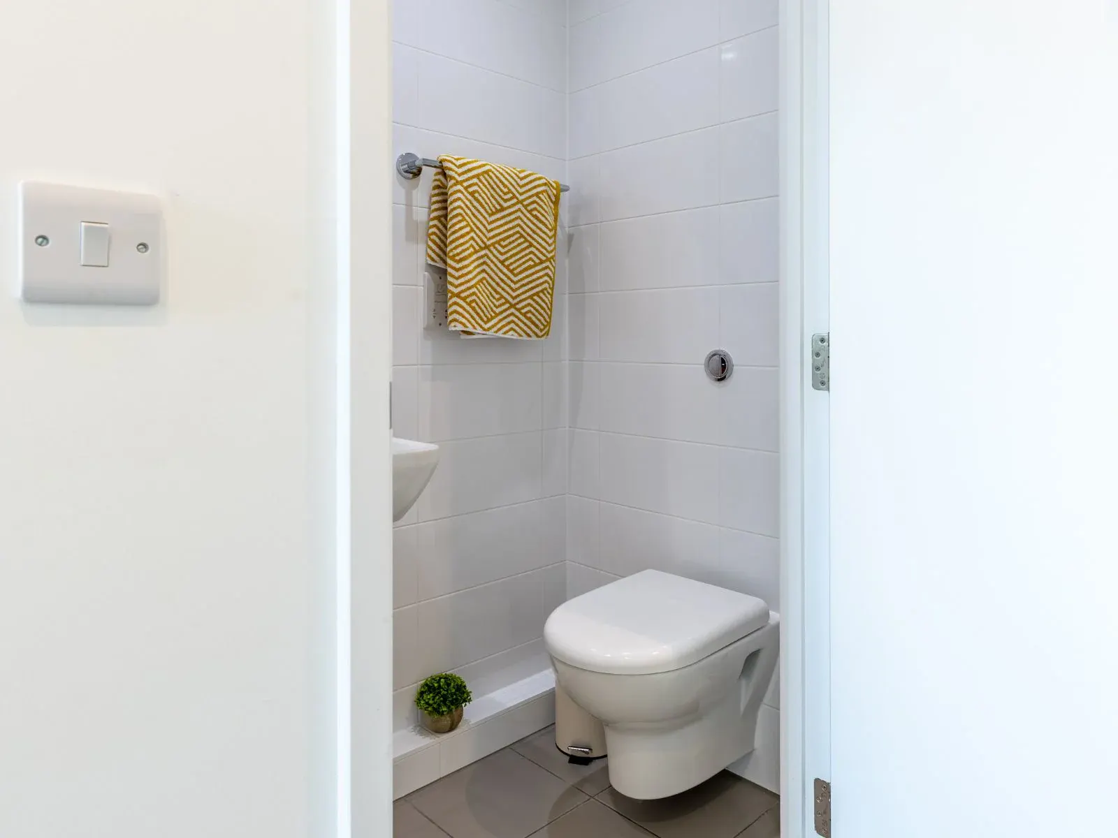 Silver En Suite