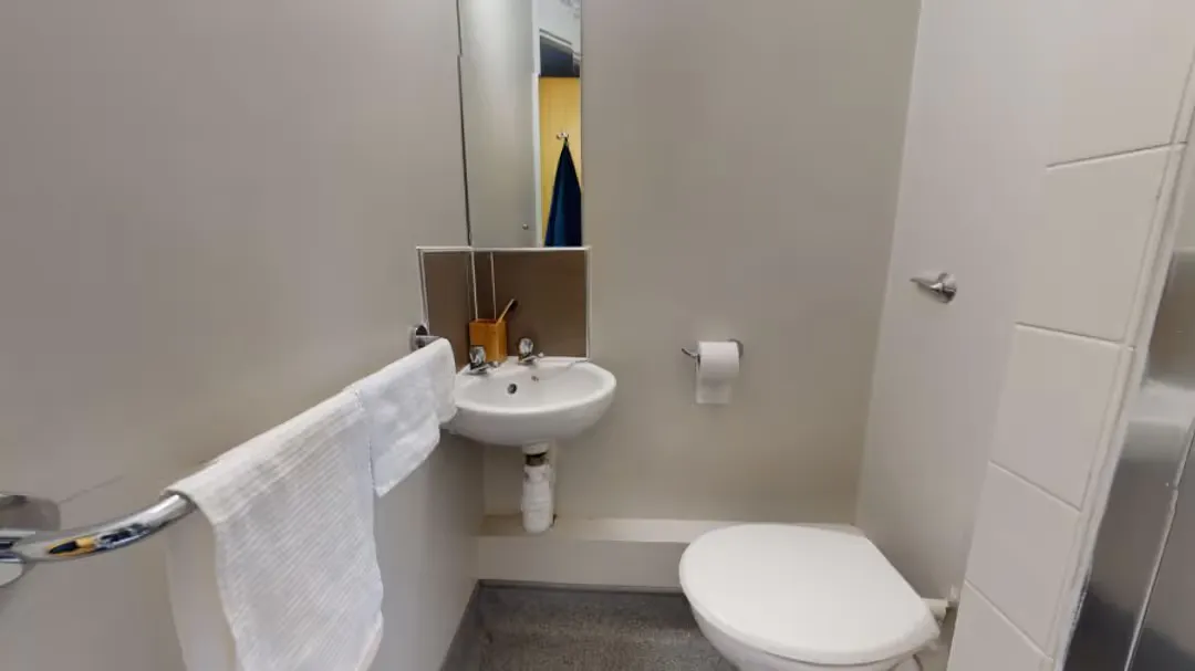 Silver En Suite