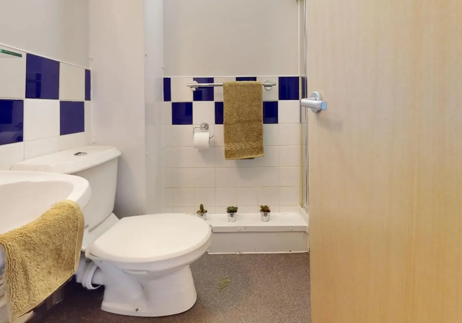 Bronze En Suite