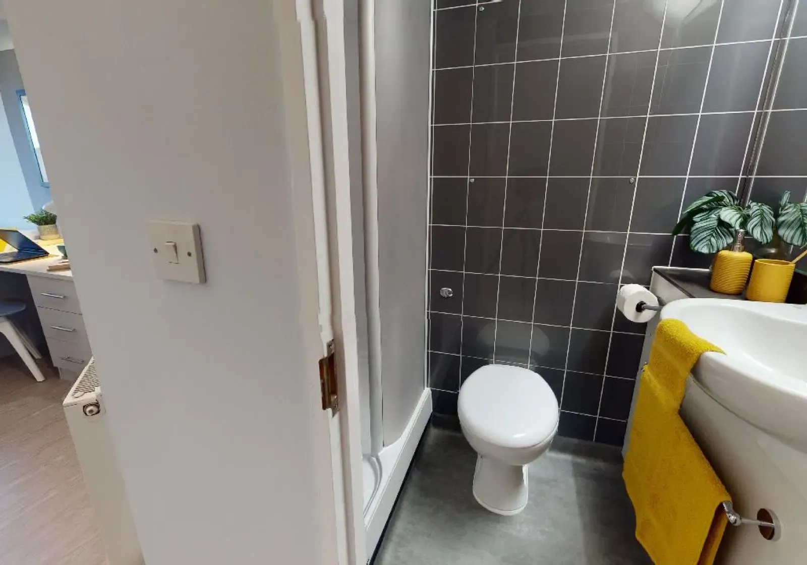 Bronze En Suite