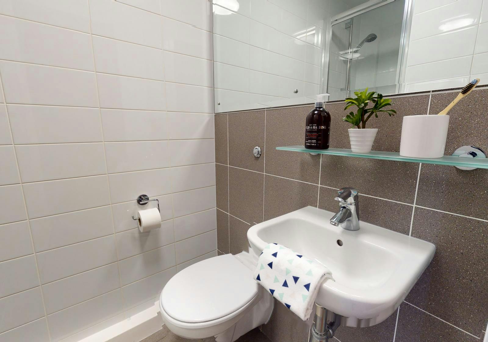 Bronze En Suite