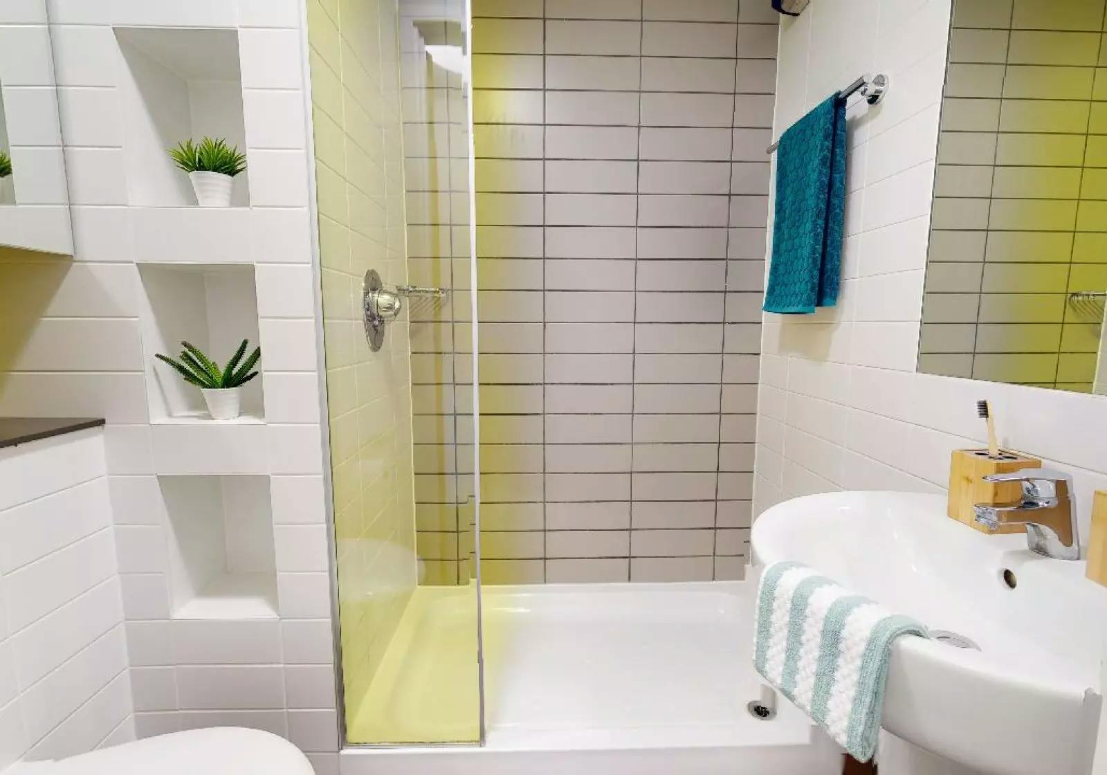 Bronze En Suite