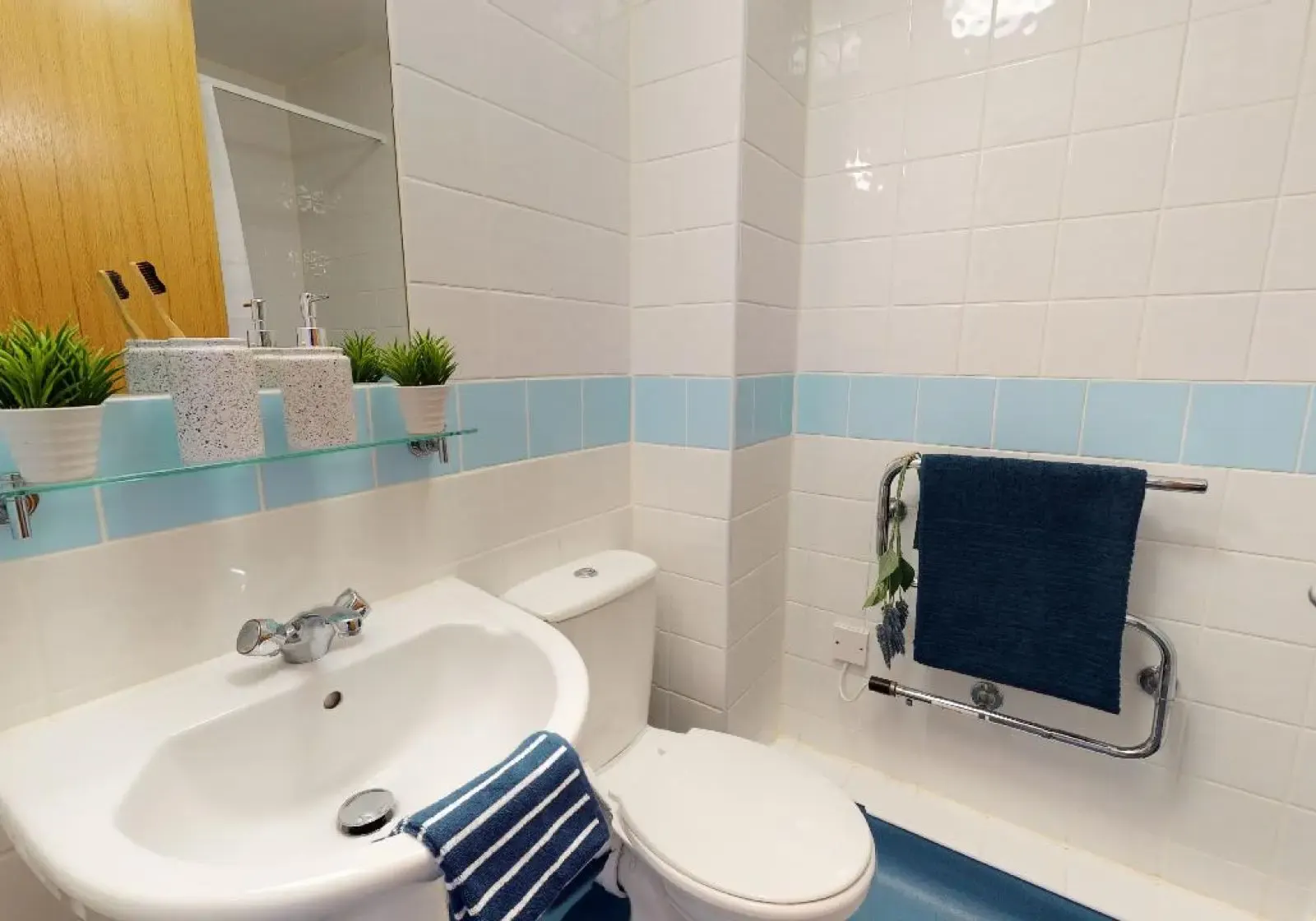 Bronze En Suite