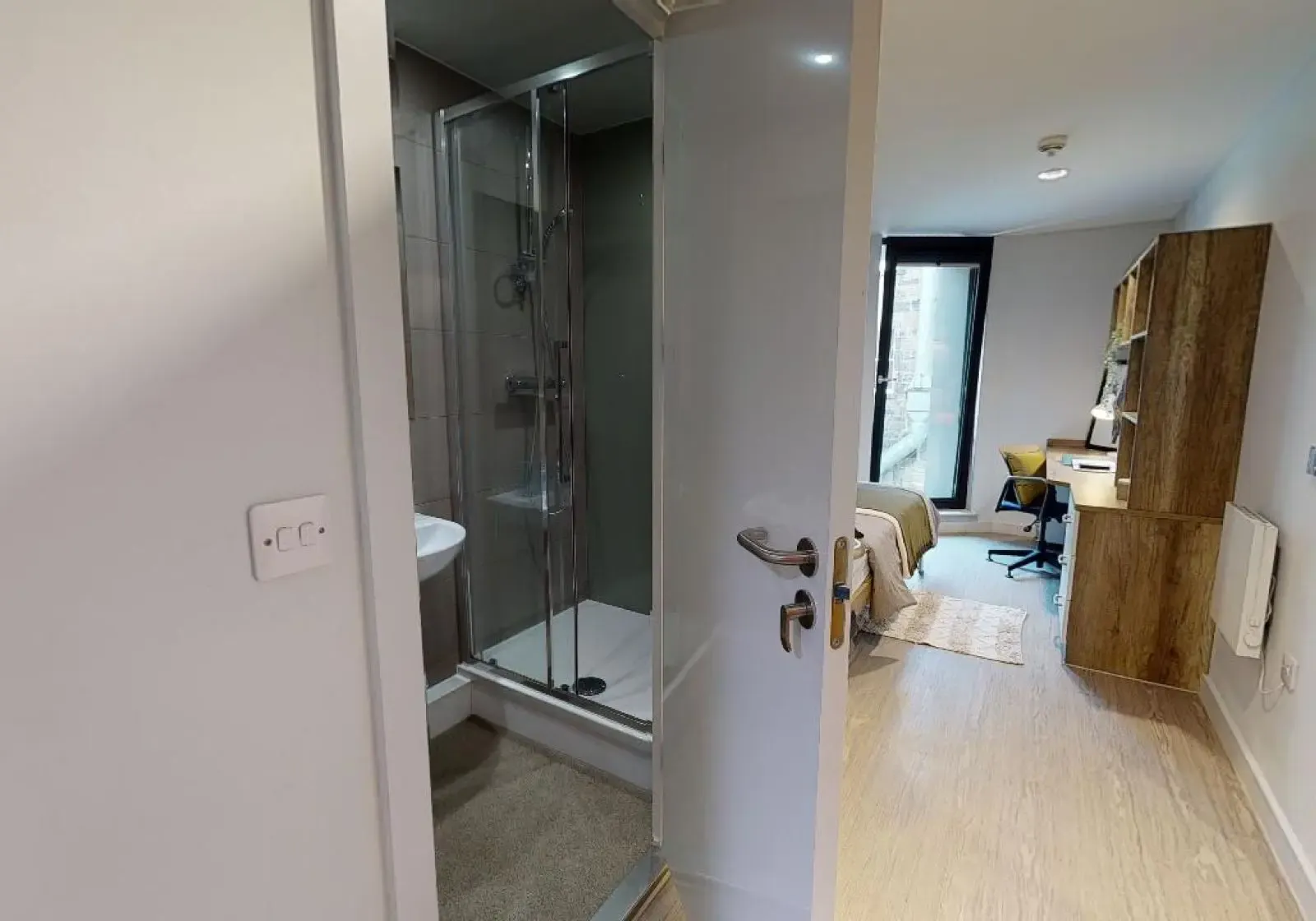 Bronze En Suite