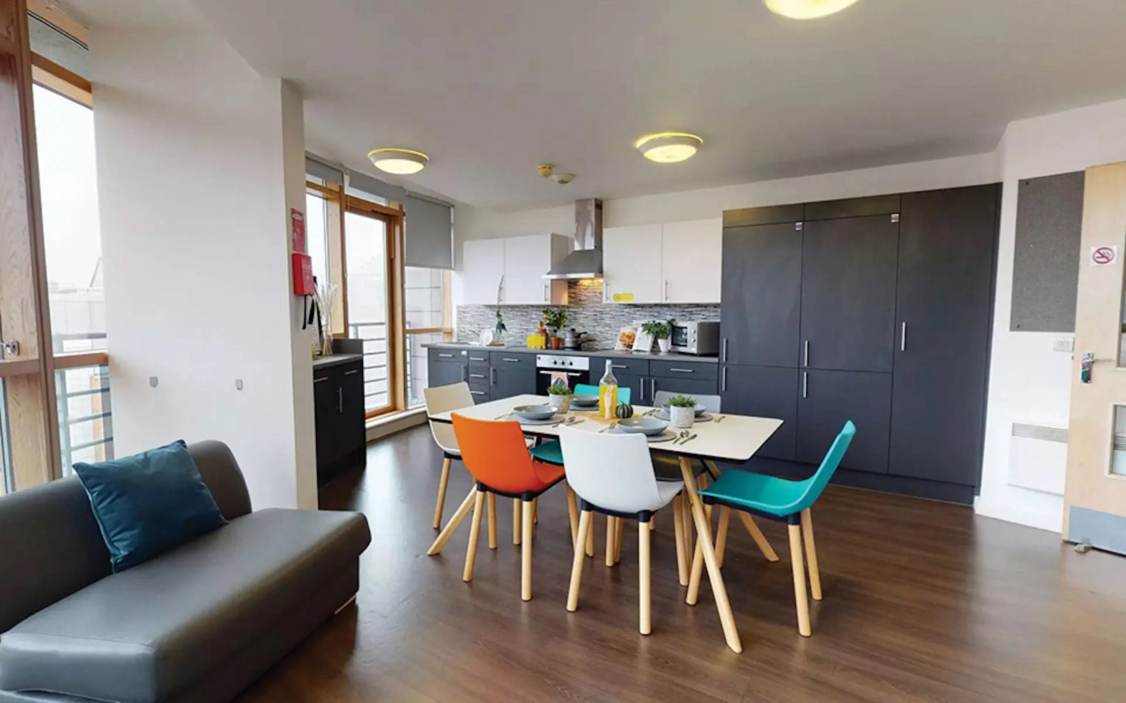 Bronze En-Suite KITCHEN 1