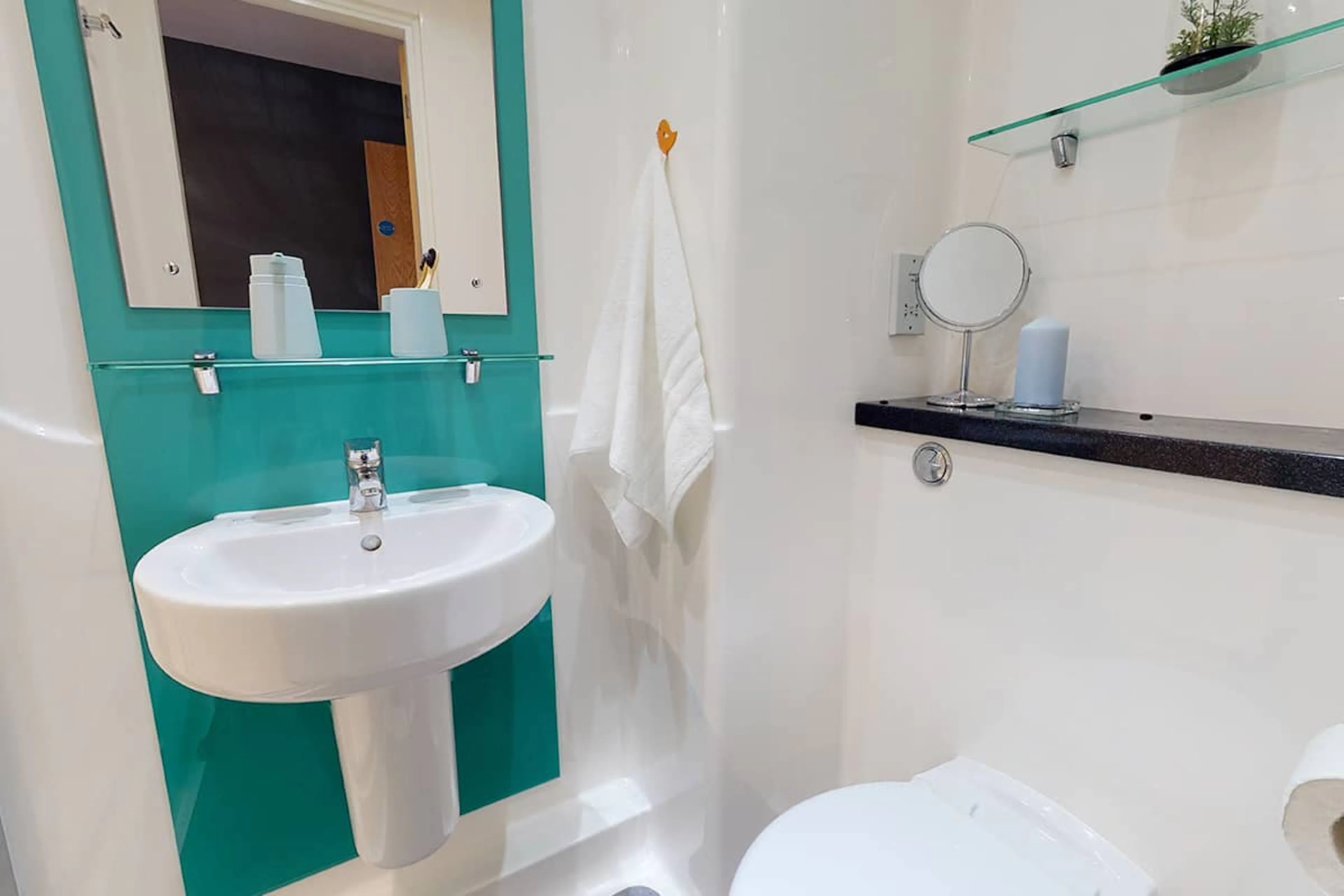Bronze En Suite BATHROOM 3