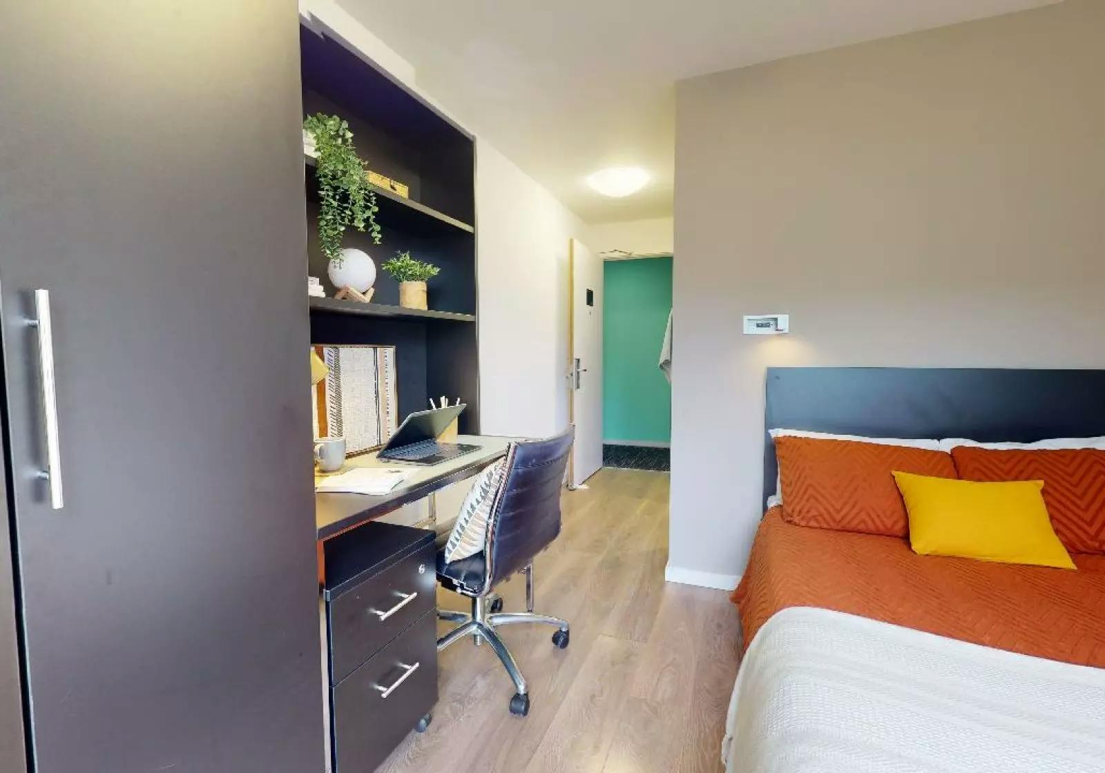 Bronze En Suite
