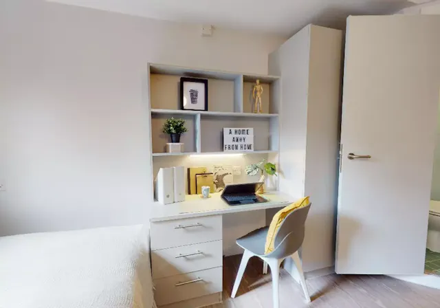 Bronze En Suite room image 2
