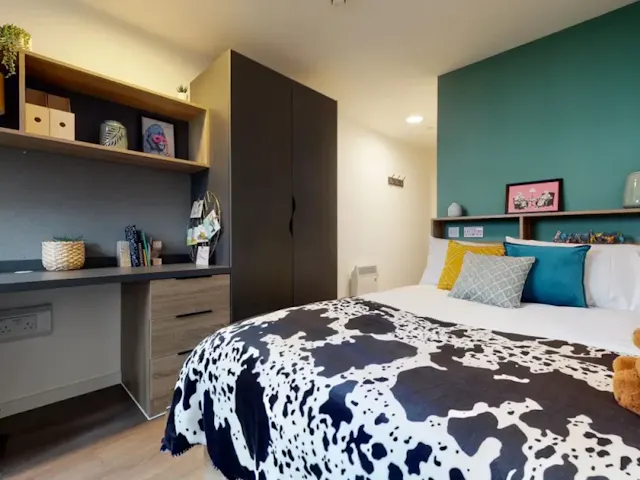 Bronze Ensuite Upper Level room image 1