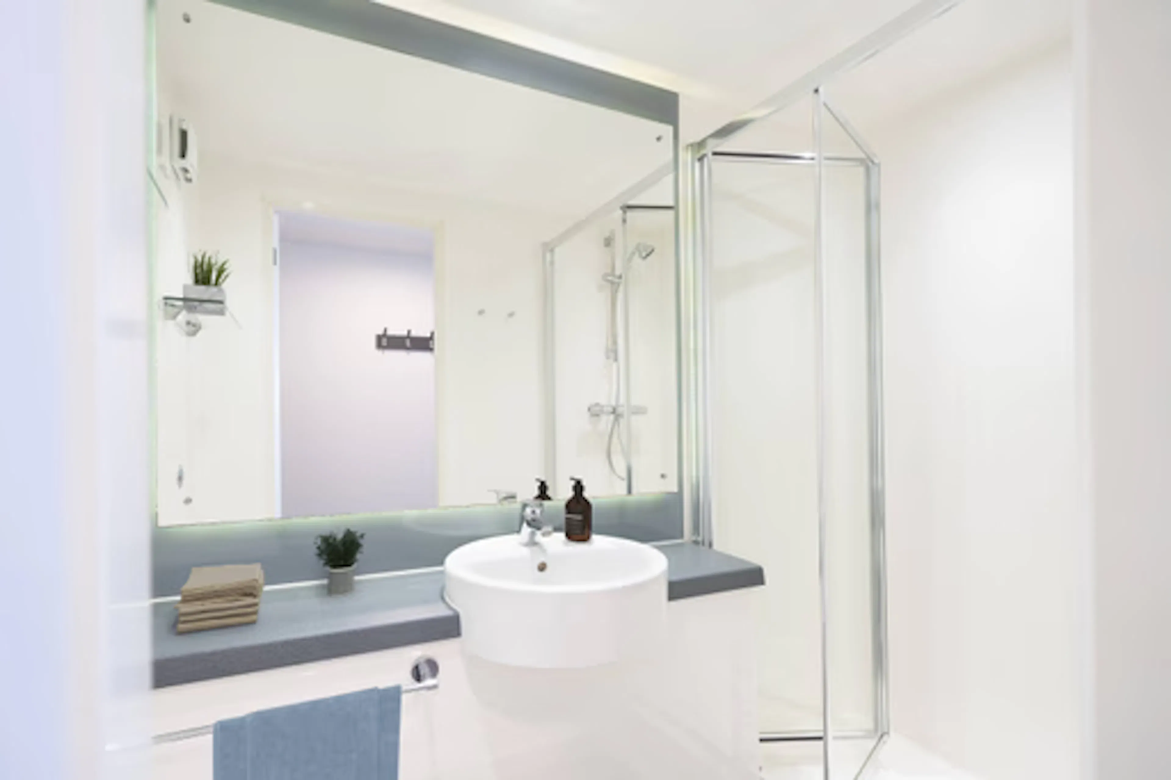 Bronze Ensuite Lower Level BATHROOM 2