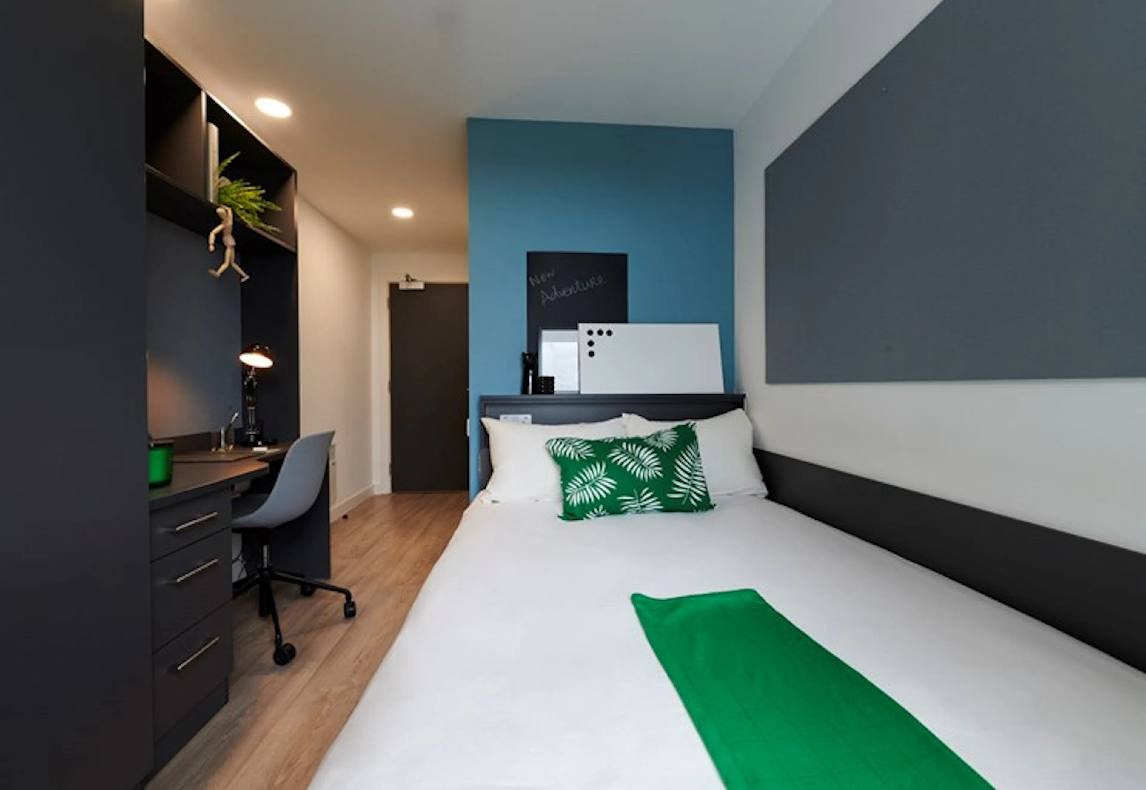 Bronze Ensuite ROOM 4
