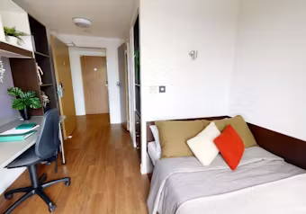 iQ Astor House-Plymouth-ROOM-1