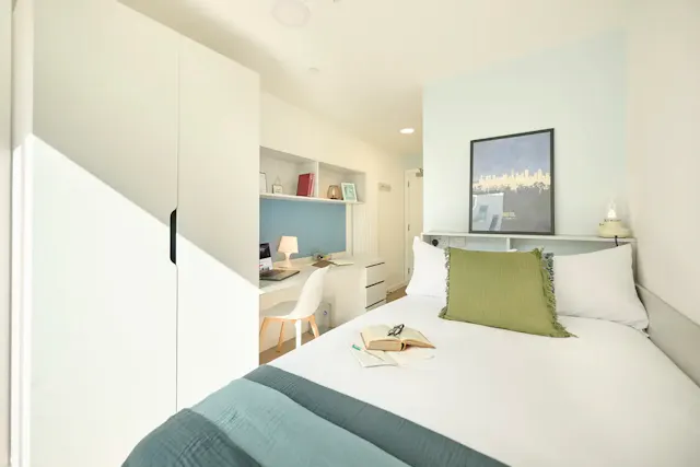 Bronze Ensuite room image 2
