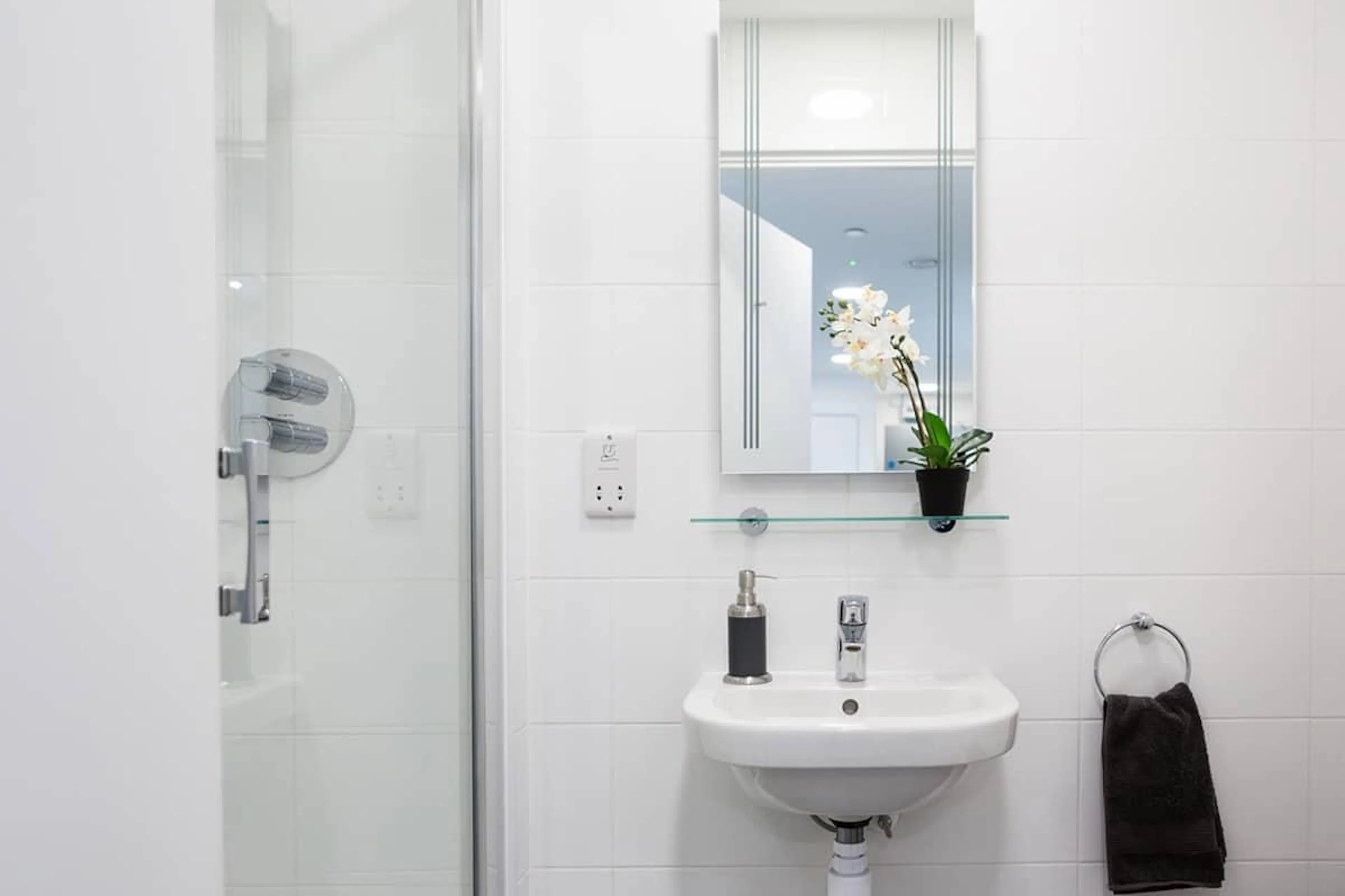 Bronze Ensuite Upper Level BATHROOM 2