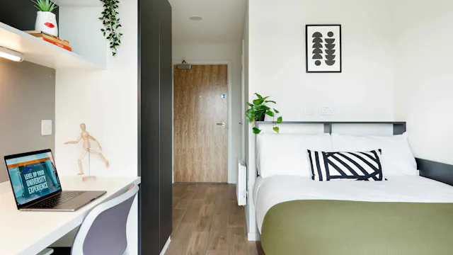 Bronze Ensuite room image 1