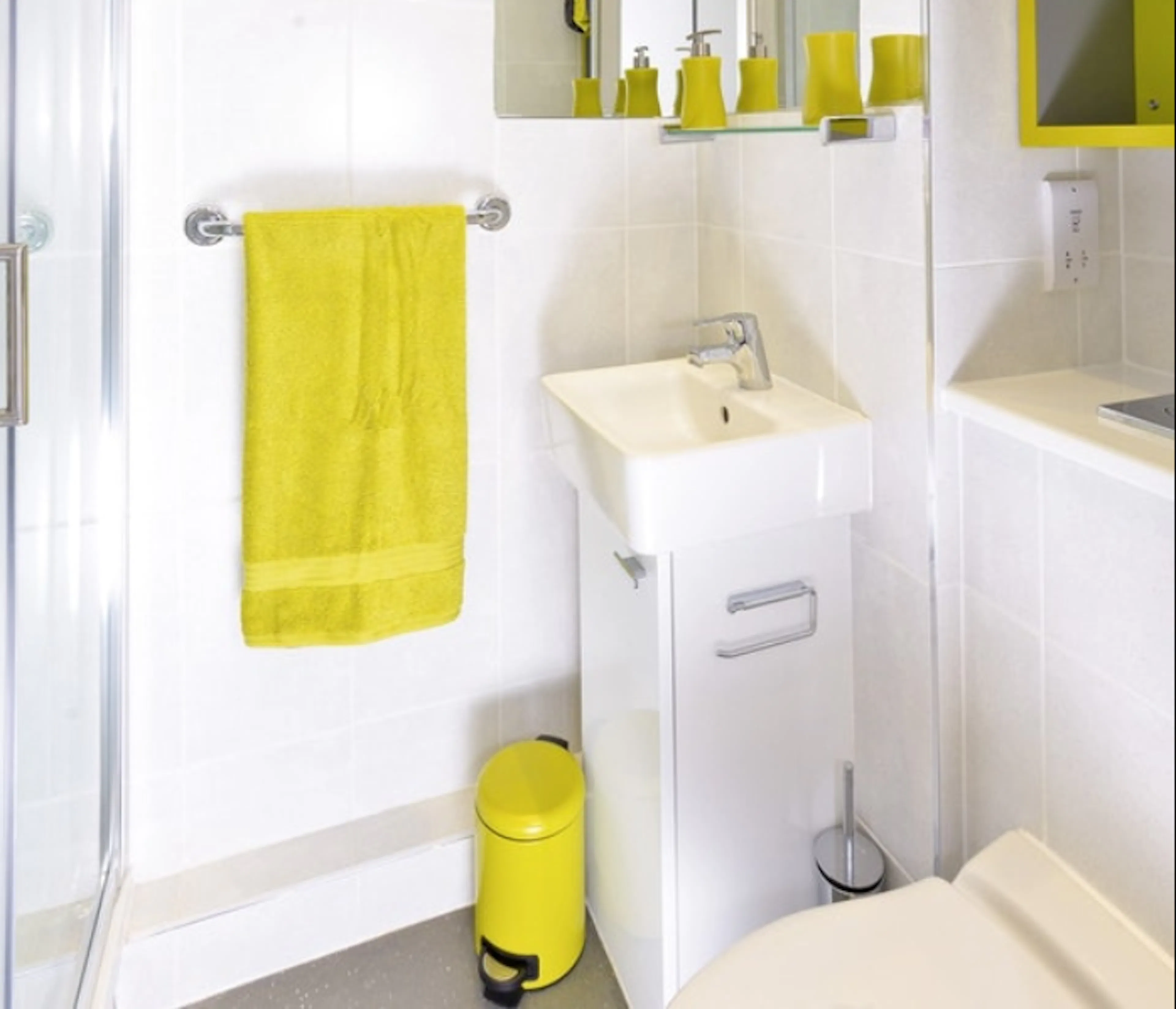 Bronze En-Suite BATHROOM 2