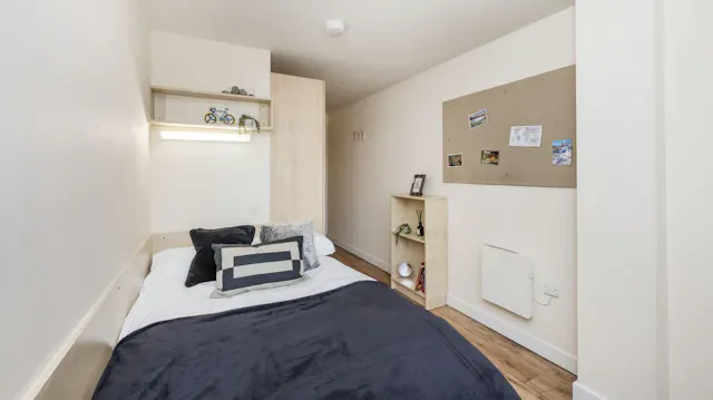 Bronze Ensuite room image 1