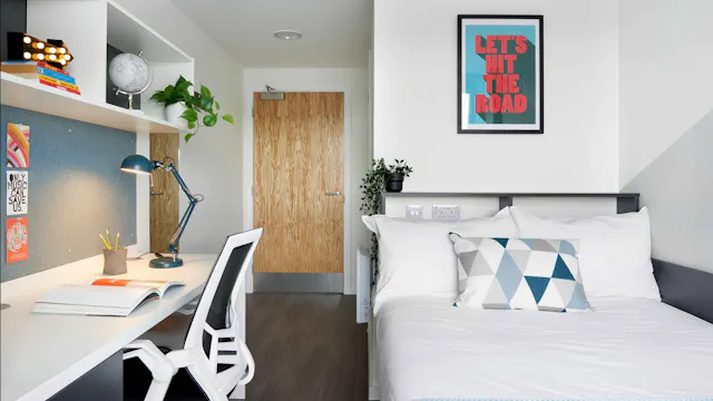 Bronze Ensuite room image 1