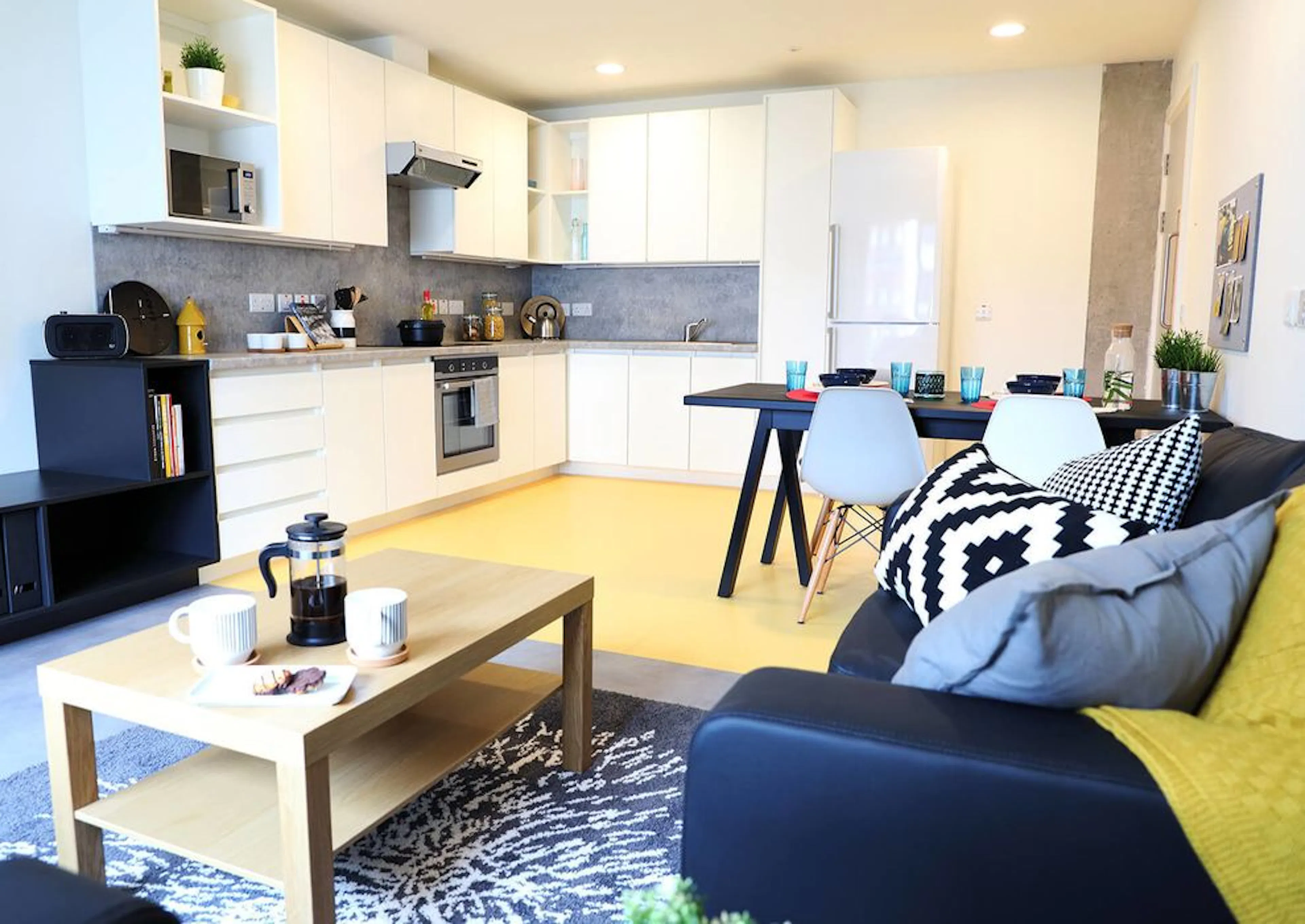 Bronze En-Suite KITCHEN 1