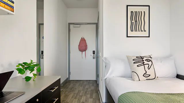 Bronze Ensuite room image 1