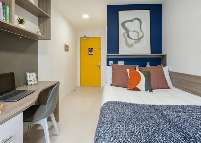Bronze Ensuite room image 3