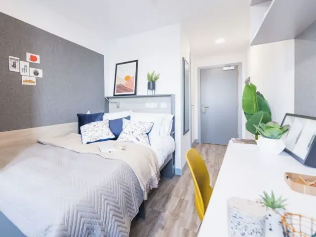 Bronze En Suite room image 2