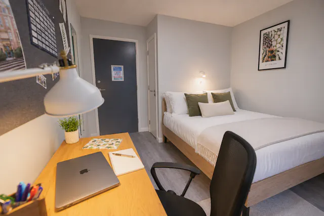 Bronze Ensuite room image 1