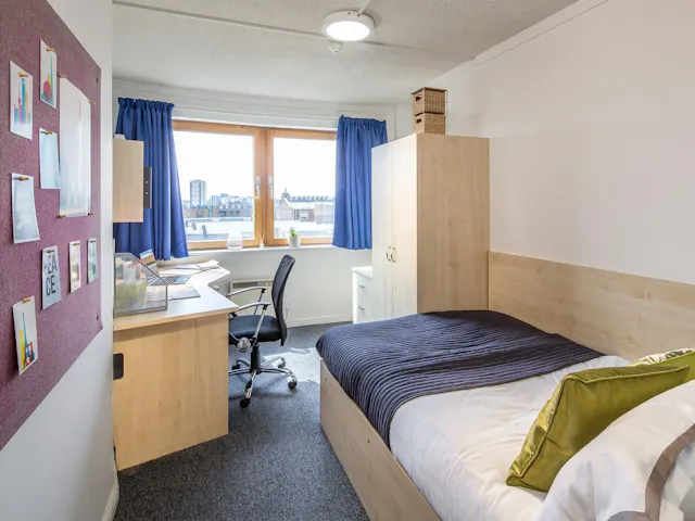 Bronze En Suite Plus room image 1