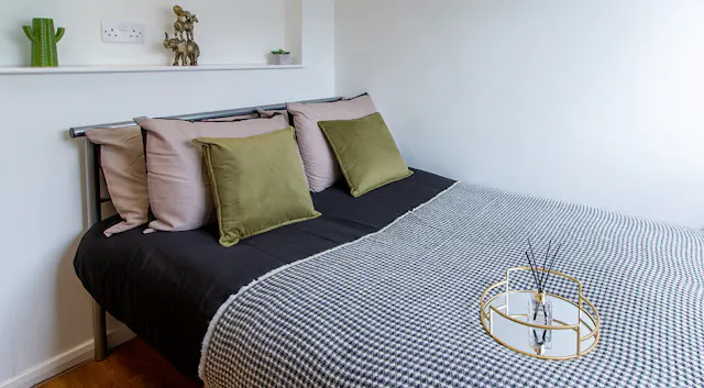 Bronze Ensuite room image 2
