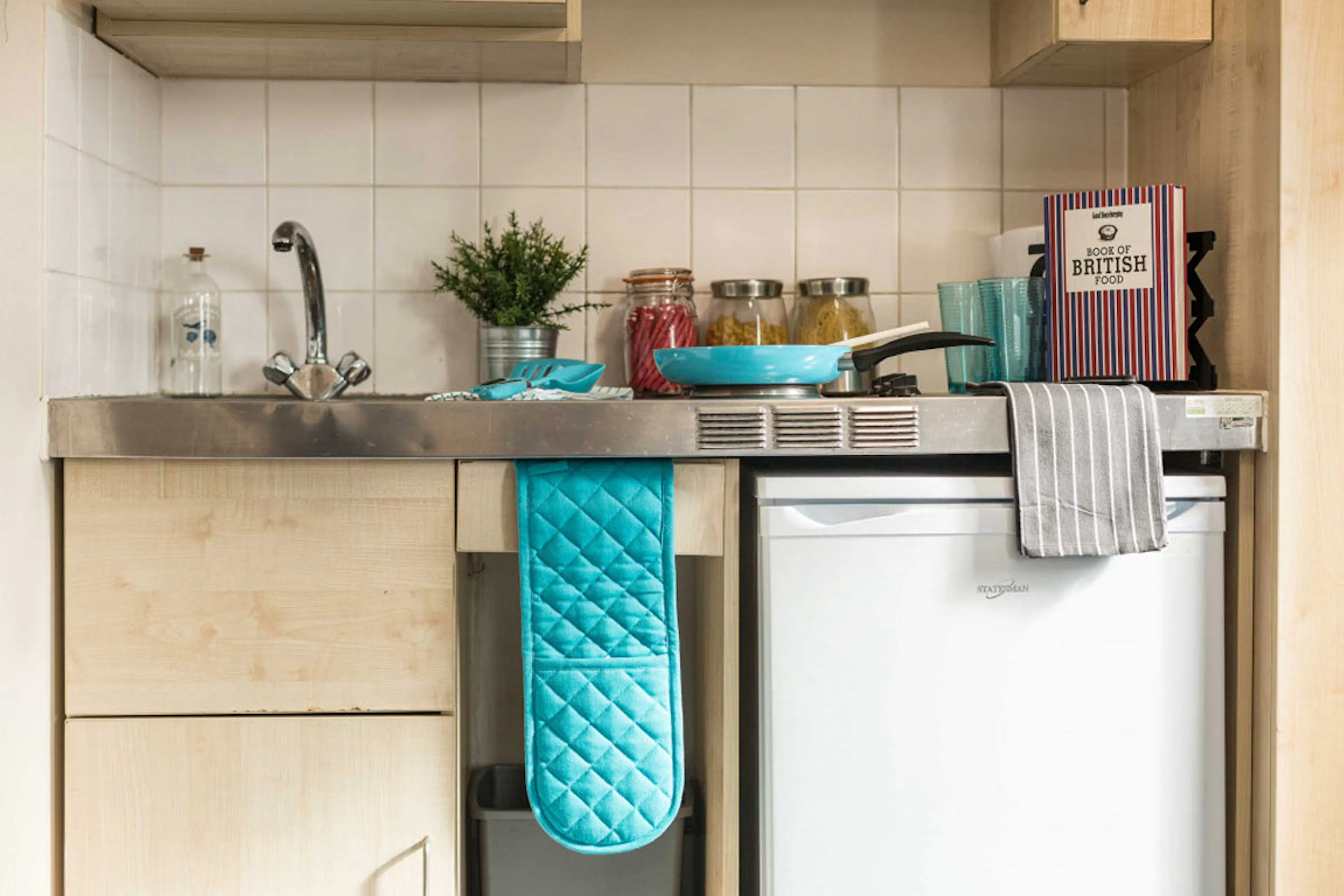 GRN - Bronze Studio (Acc) KITCHEN 1