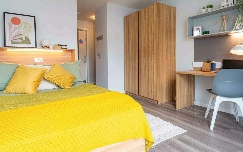 londonist-iq-sterling-court-london-Bronze Studio Deluxe