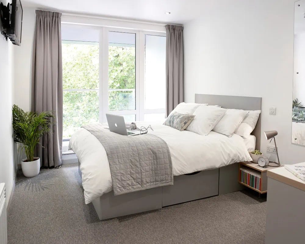 lace-market-studios-nottingham-Bronze Studio Deluxe (Balcony)