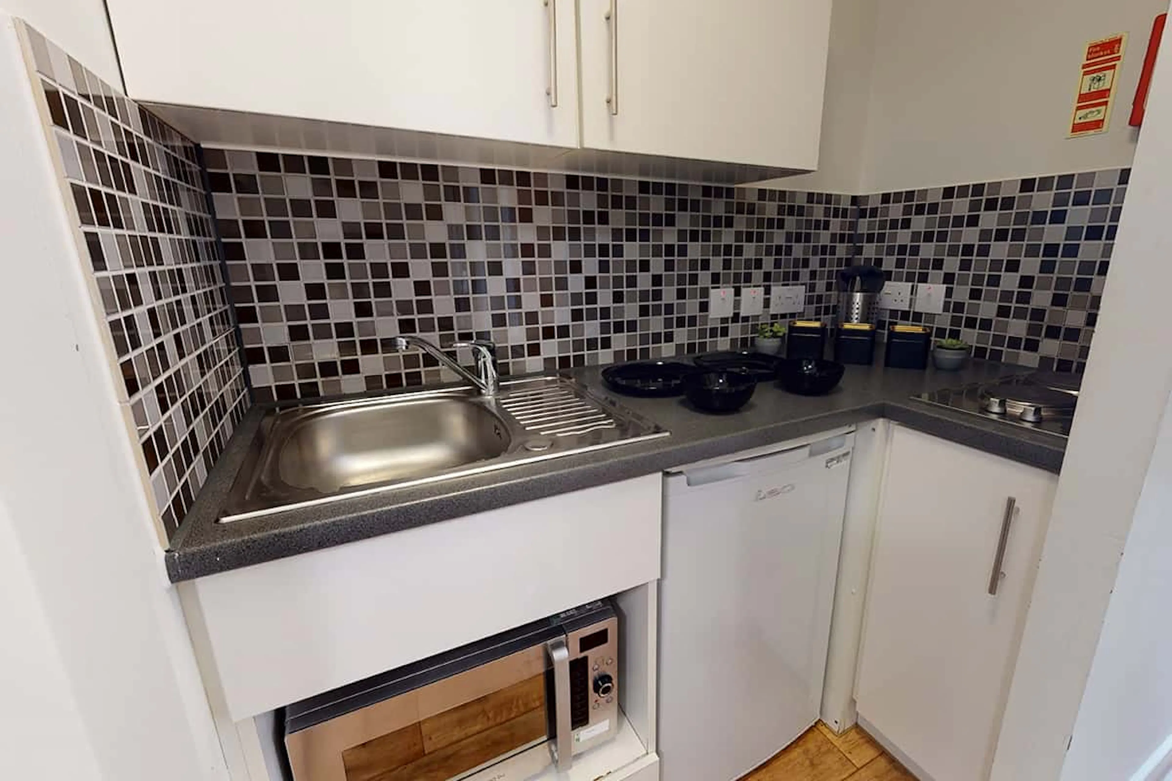 Bronze Studio KITCHEN 2