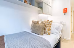 go-britanya-paddington-citi-view-london-Bronze Studio Lower Level