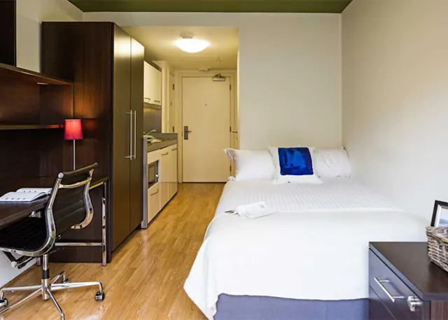 Bronze Studio Mid Level Premium Canal View room image 1