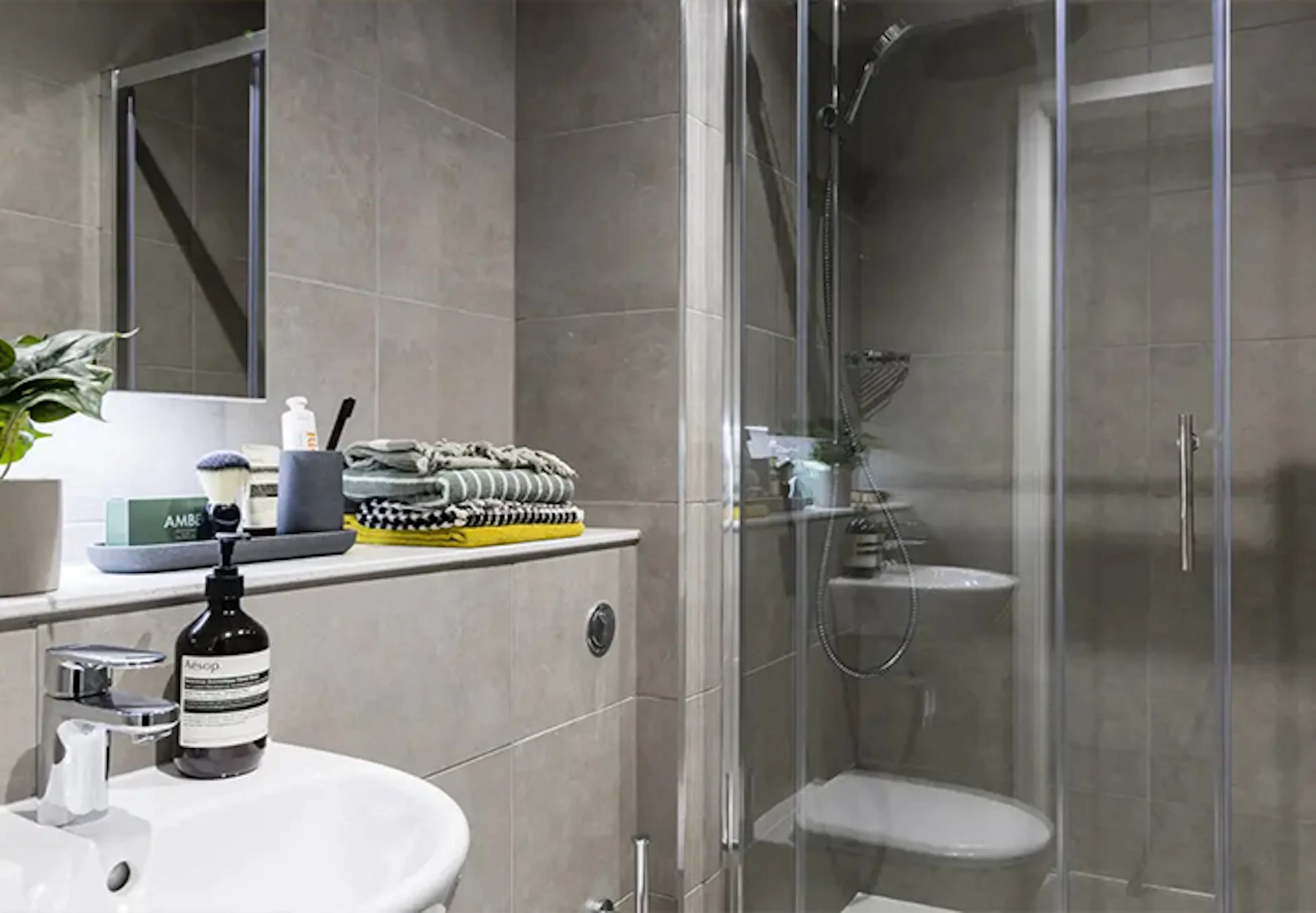Bronze Studio Mid Level BATHROOM 4