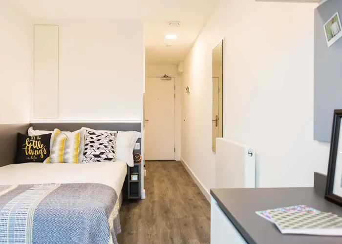 white-city-residence-london-Bronze Studio-Mid Level