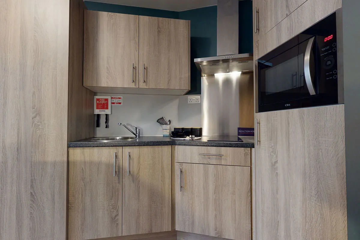 Bronze Studio Plus KITCHEN 1