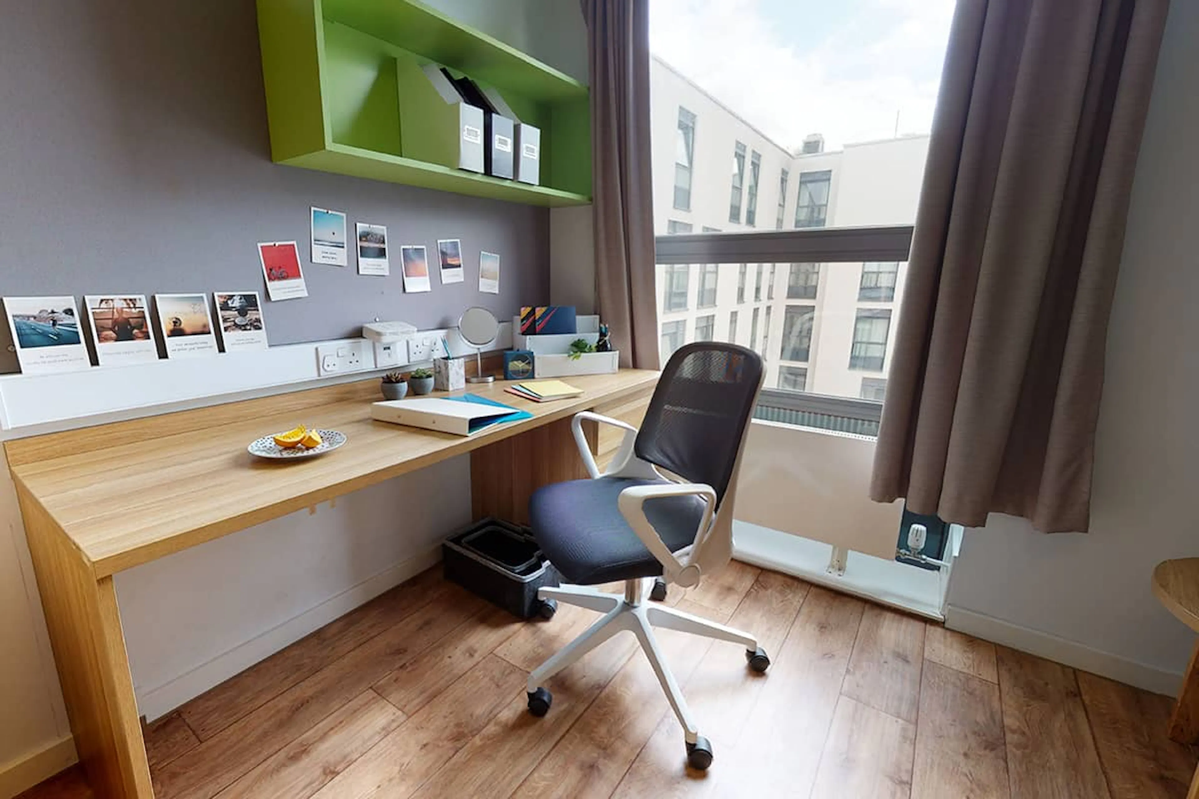 Bronze Studio ROOM 1