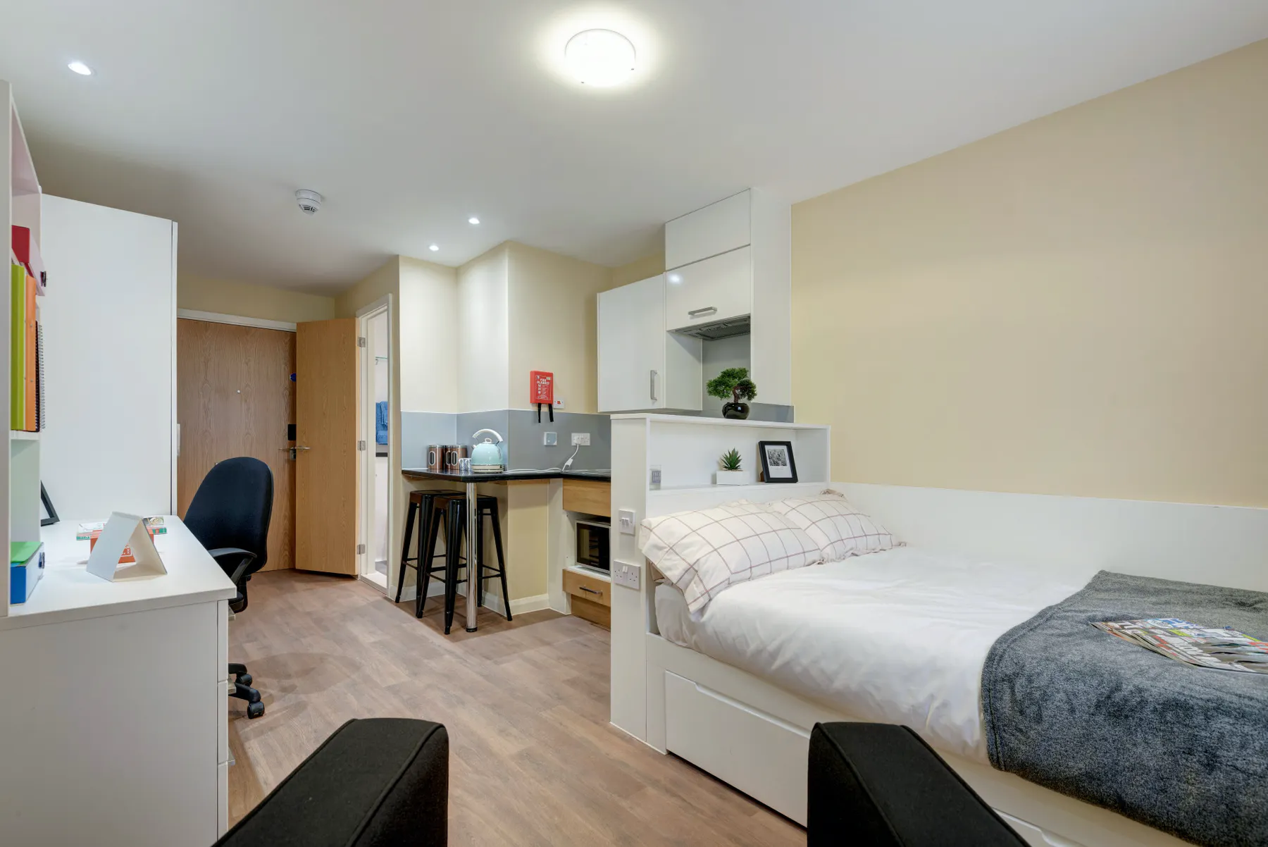 Bronze Studio ROOM 1