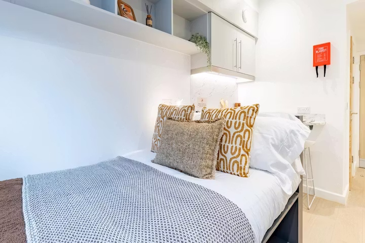 go-britanya-paddington-citi-view-london-Bronze Studio-1