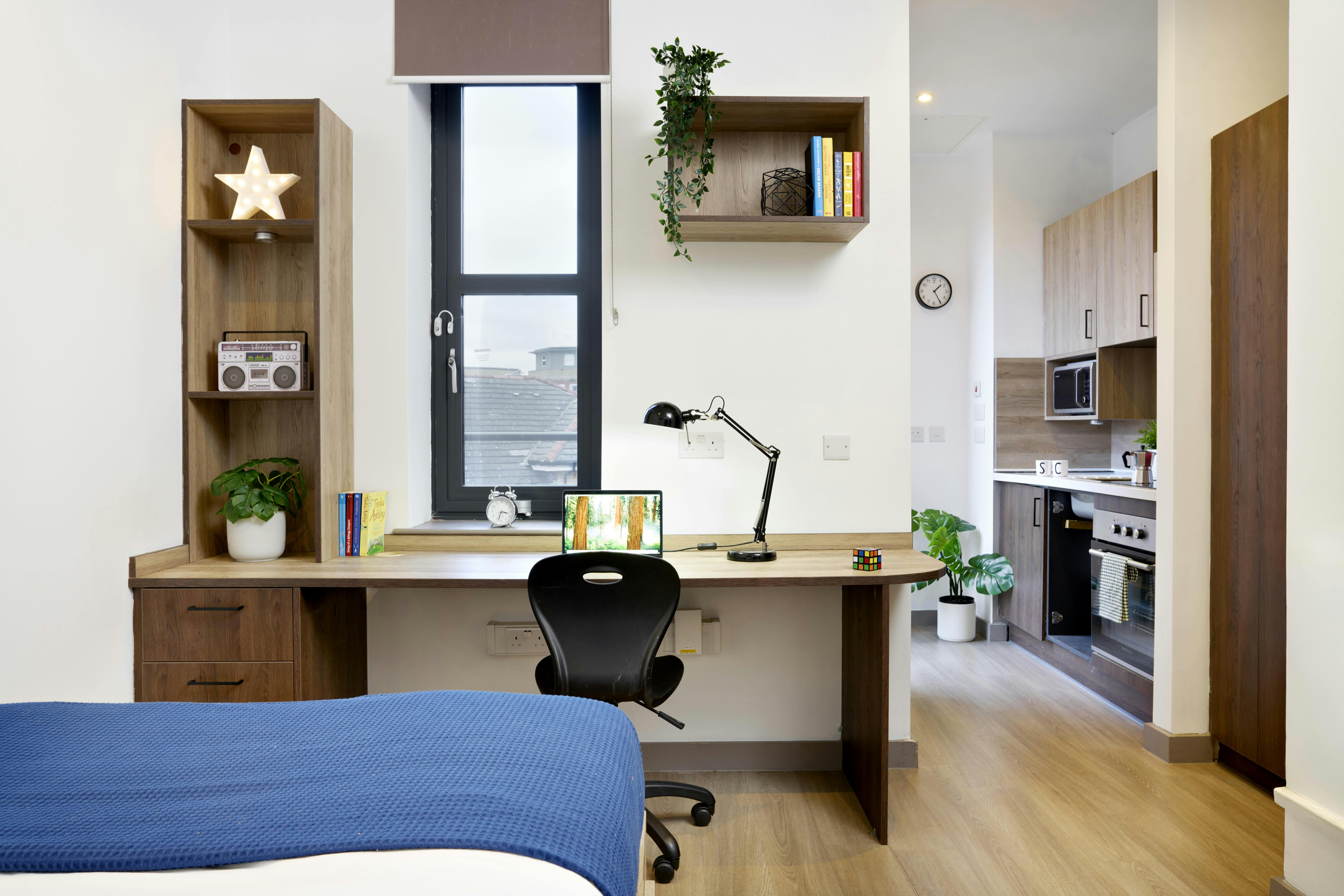 Student Castle Reading-Reading-ROOM-1