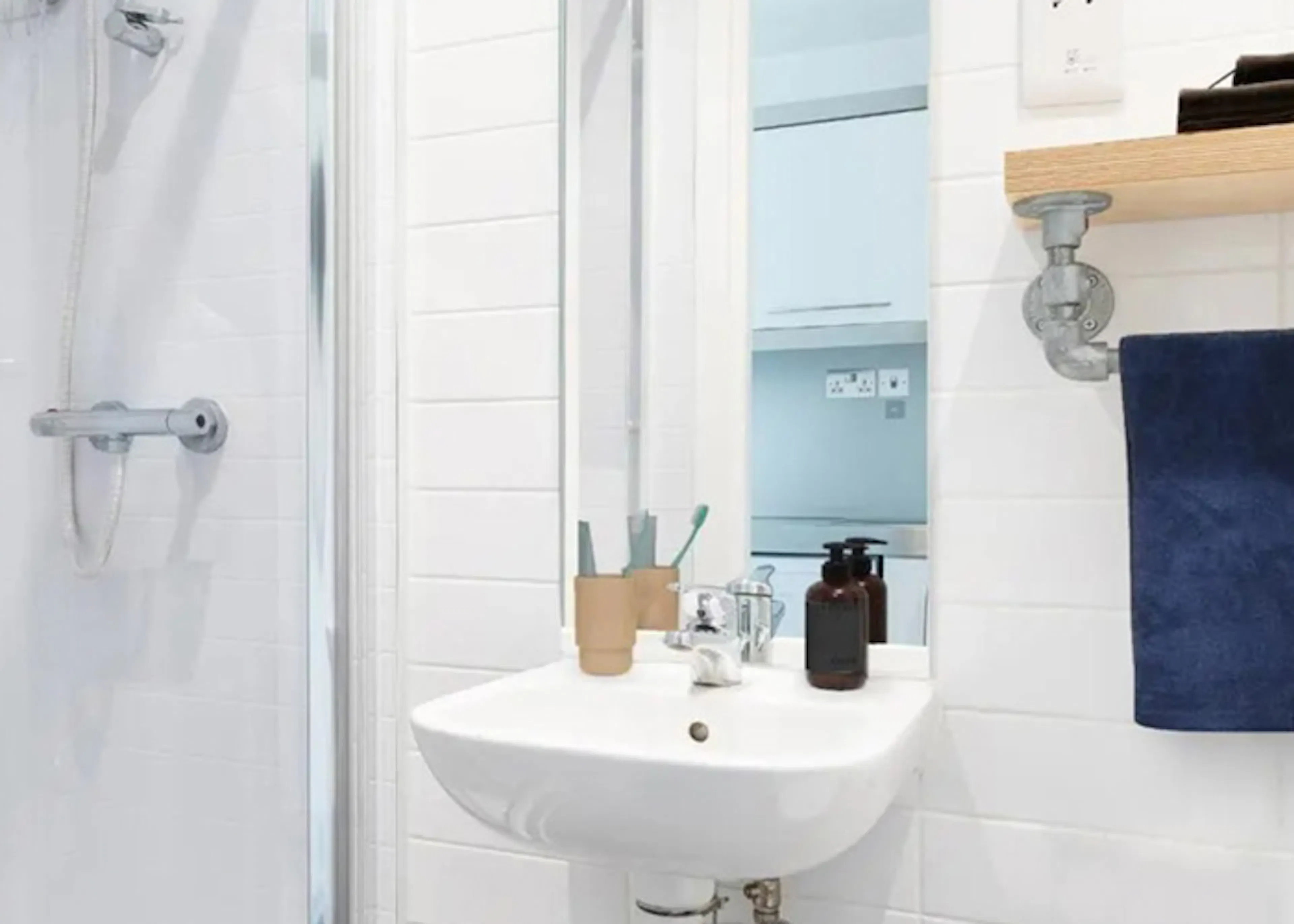 Bronze Studio Upper Level Premium View BATHROOM 1