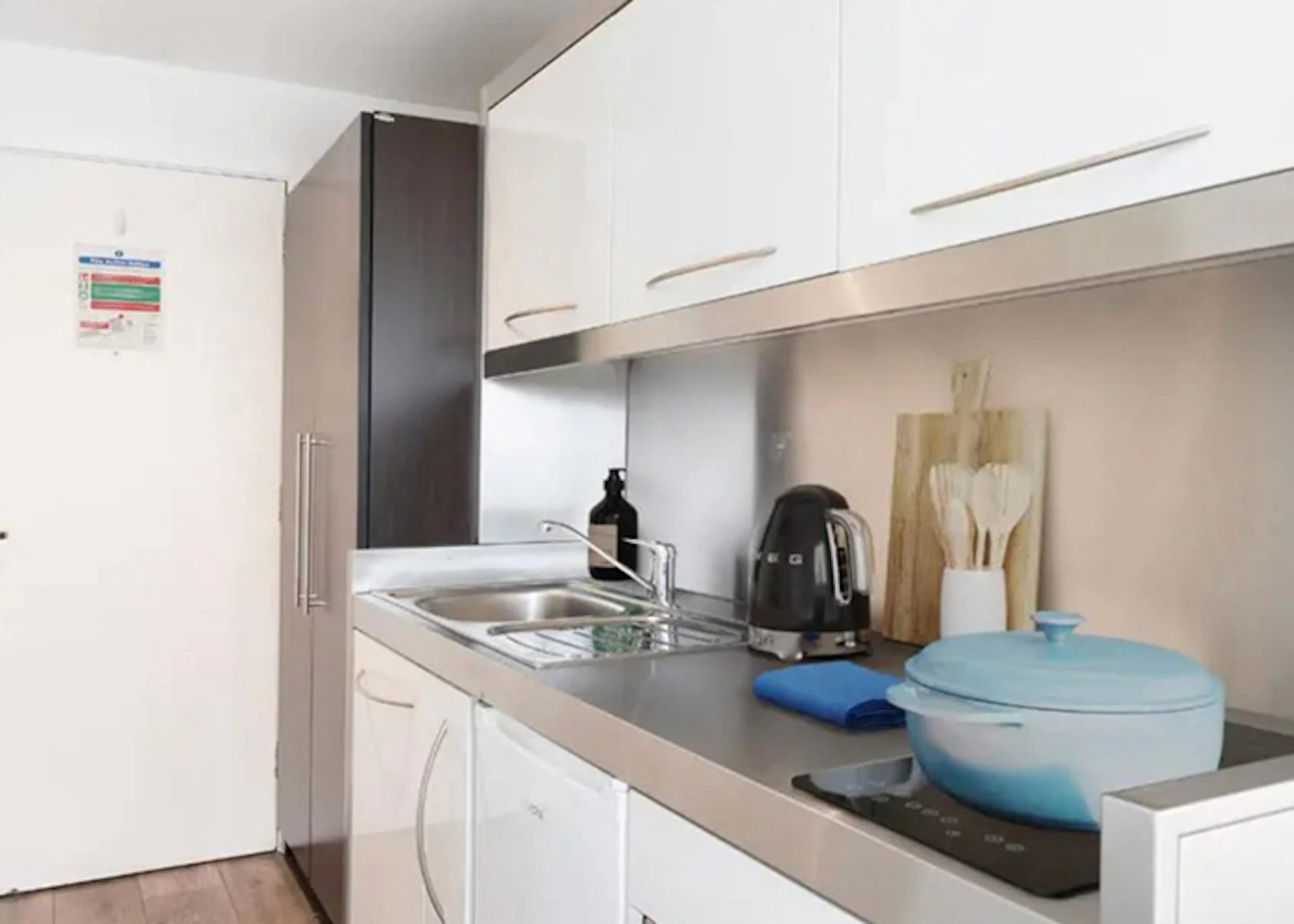 Bronze Studio Upper Level Premium View KITCHEN 2
