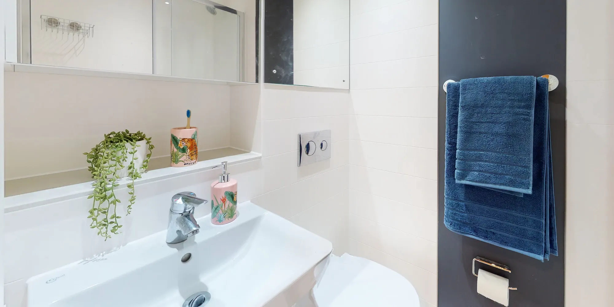 Bronze Studio-Lower Level BATHROOM 2