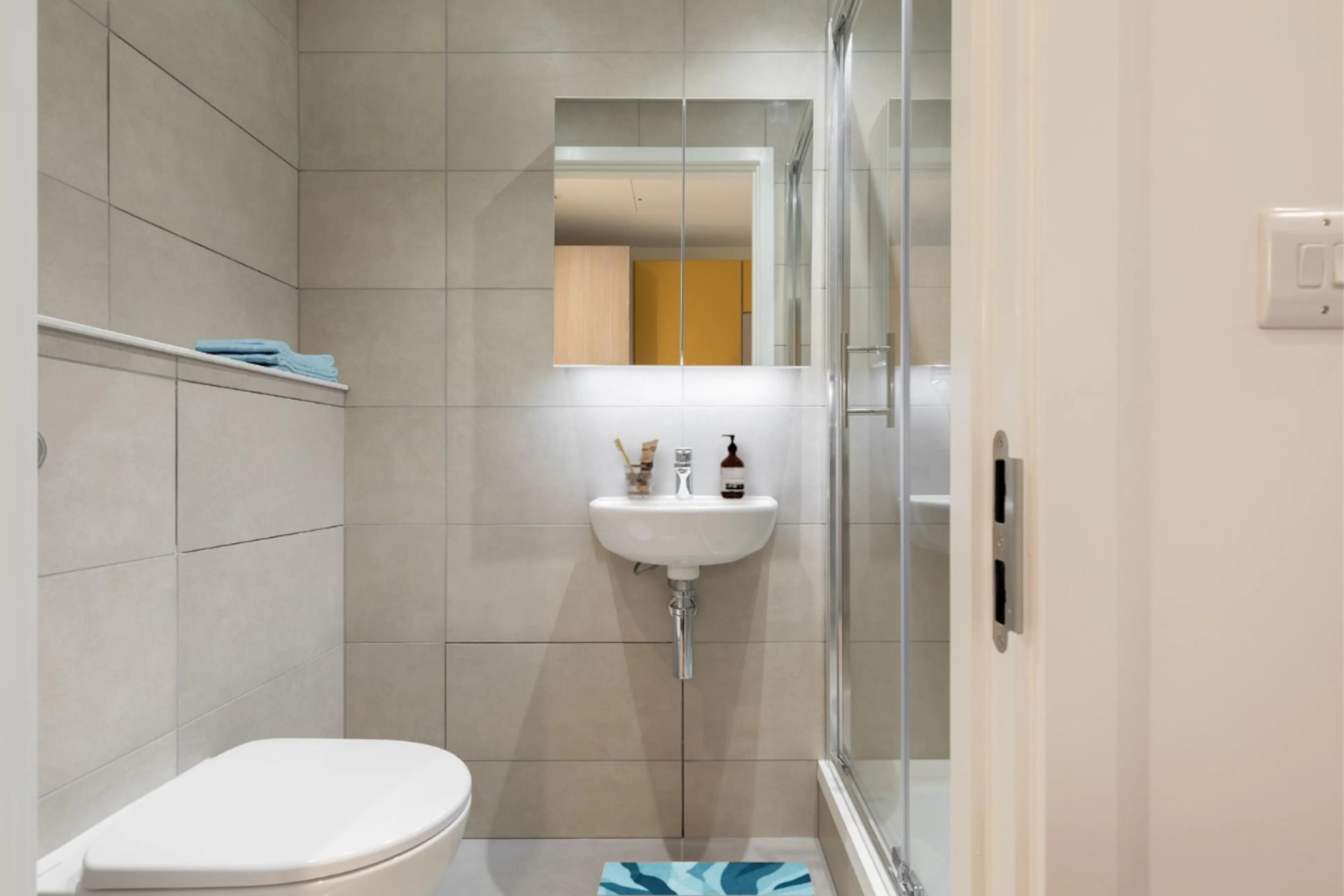 Bronze Studio - Standard View Mid Level BATHROOM 2