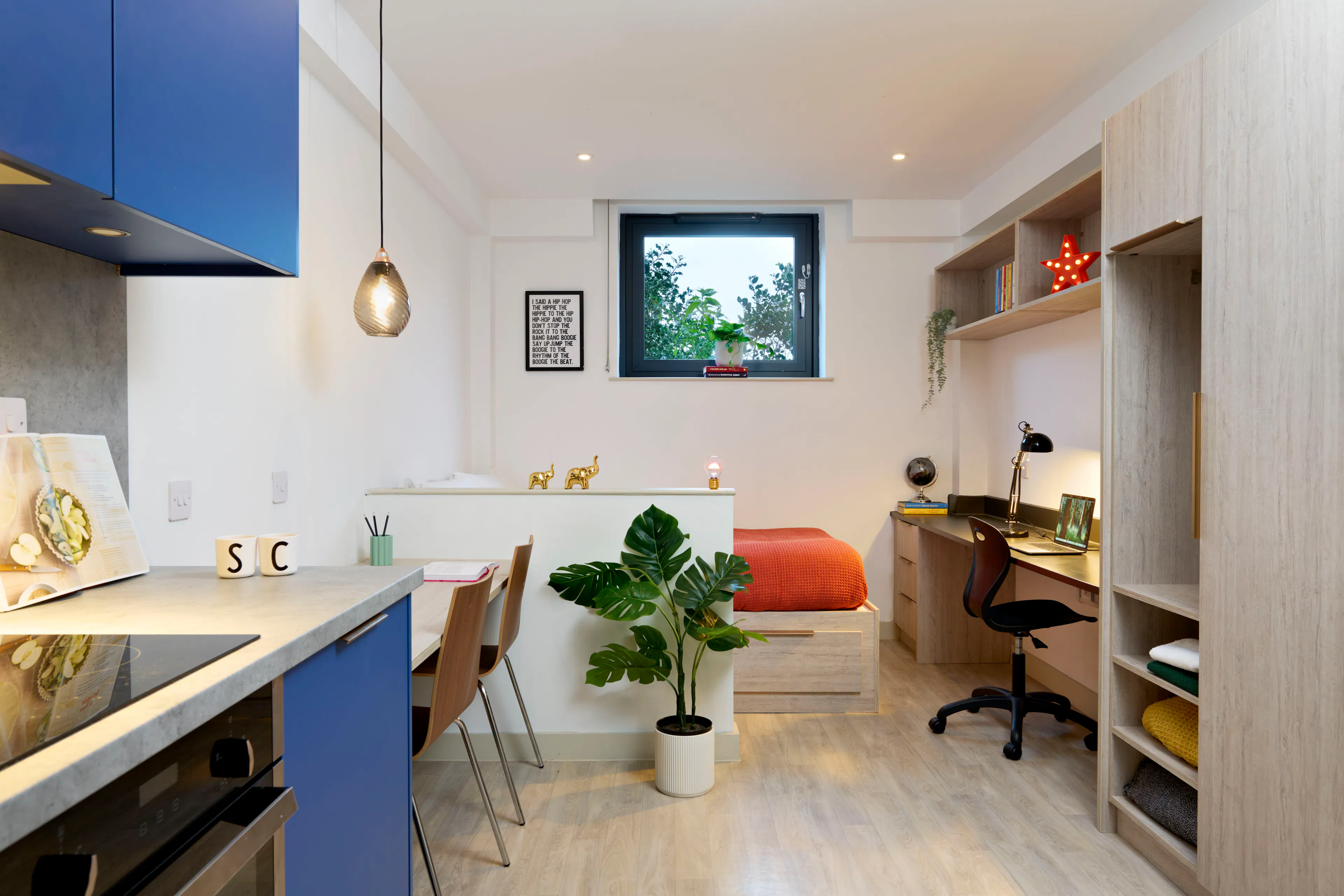 Bronze Studio ROOM 2